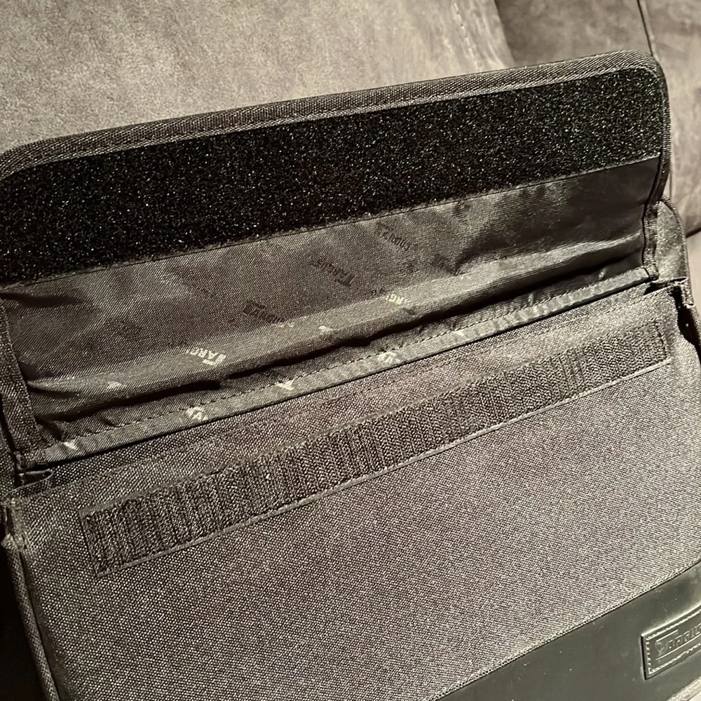 Targus Laptop Bag Classic Slim Briefcase Messenger Bag,Foam Padded Laptop Case